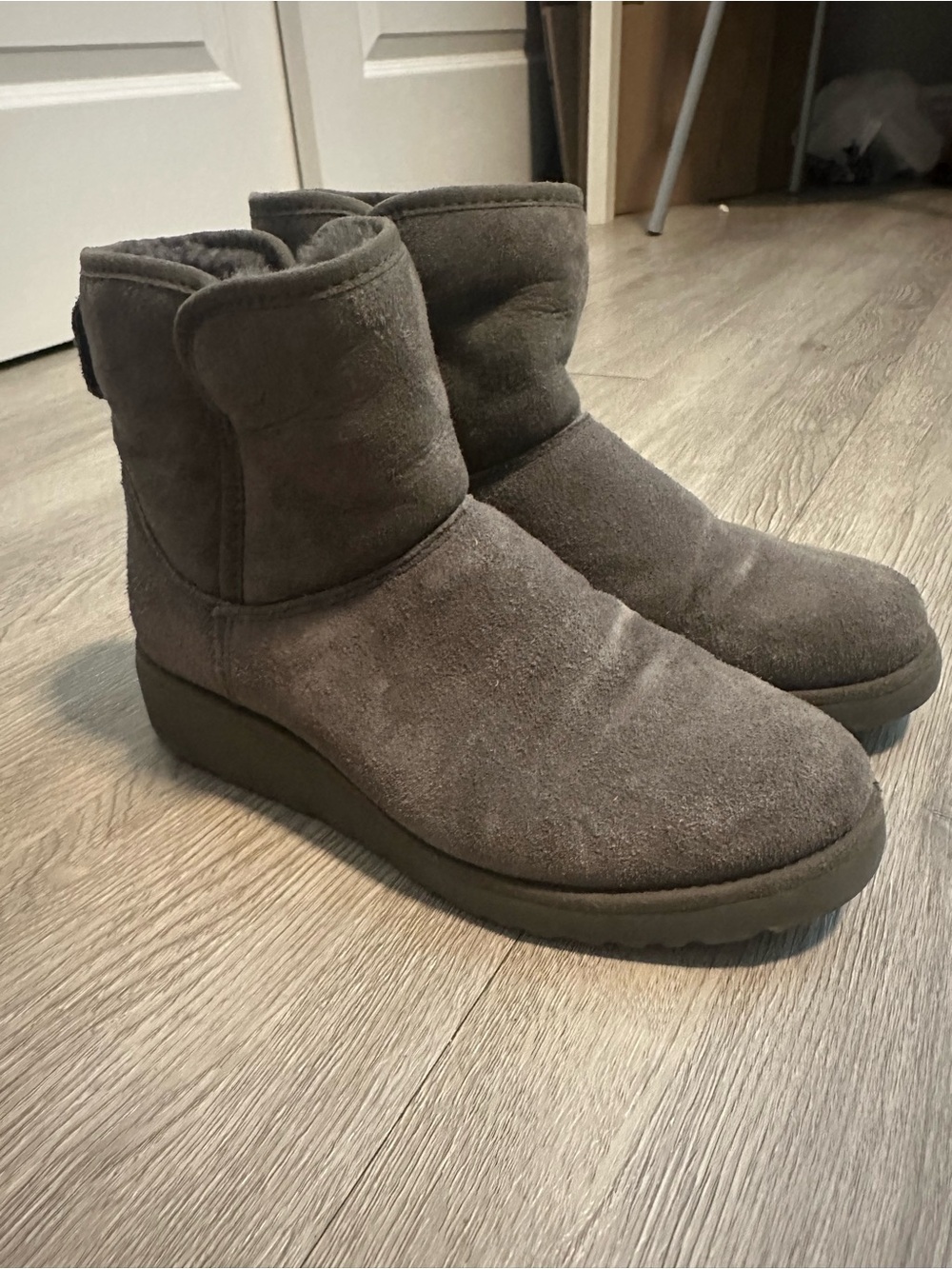 UGG Australia Kristin Gray Water Resist Wedge Short Boots Sz 5.5